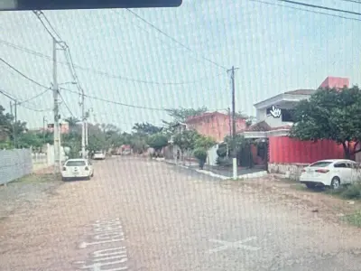 Terreno de esquina à venda em Virgen de Fátima, San Lorenzo 2