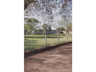 Terreno de esquina à venda em Ycuá Duré, Luque 4