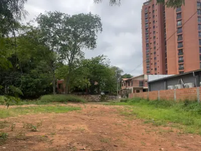 Terreno en venta cerca del Yacht, Lambaré 2