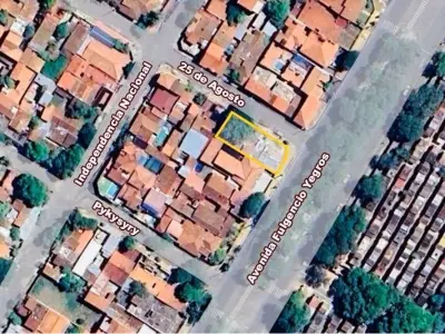 Terreno à venda com casa para demolir no Barrio Obrero 3