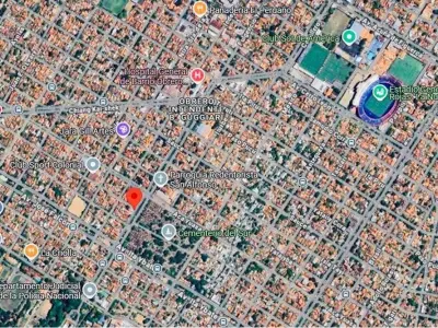 Terreno à venda com casa para demolir no Barrio Obrero 4