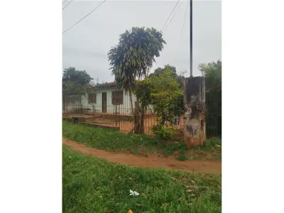 Terreno à venda com casa para demolir em San Lorenzo 3