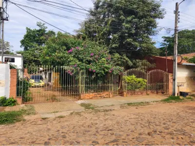 Terreno à venda com casa para reformar em Fernando de la Mora 3