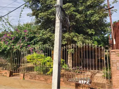 Terreno à venda com casa para reformar em Fernando de la Mora 4