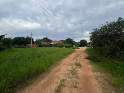 Terreno à venda com casa a terminar em María Auxiliadora 3