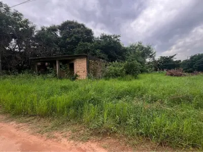 Terreno à venda com casa a terminar em María Auxiliadora 4
