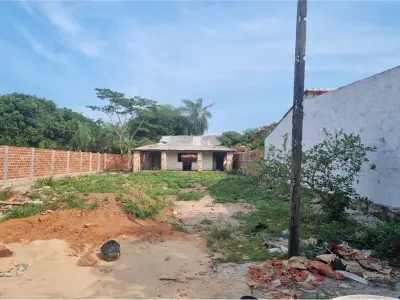 Terreno à venda com casa a terminar em San Bernardino 3