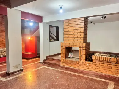 Terreno à venda com casa em esquina em Lambaré 3
