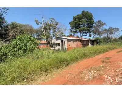 Terreno en venta con casa en esquina en Maramburé, Luque 4