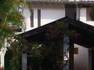 Terreno à venda com construção para reformar em Ybycuí 4