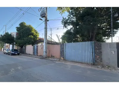 Land for sale with existing construction in Trinidad, Asunción 2