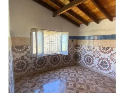 Terreno en venta con dos chalets en Limpio 3
