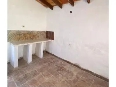 Terreno en venta con dos chalets en Limpio 4
