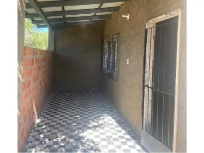Terreno en venta con dos chalets en Limpio 5