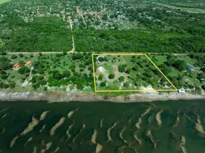 Land for Sale with Frontage on Riacho San Francisco, Limpio 2