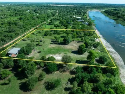Land for Sale with Frontage on Riacho San Francisco, Limpio 3