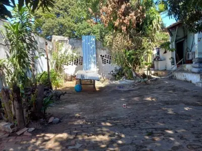 Terreno en venta con mejoras a demoler, zona Mercado 4, Asunción 3