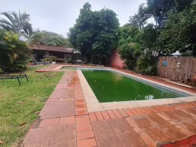 Terreno à venda com piscina e quincho em Ñemby 2