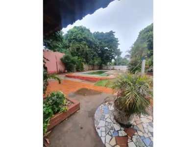 Terreno à venda com piscina e quincho em Ñemby 3
