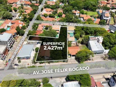 Terreno en venta con salida a tres calles en San Vicente 4