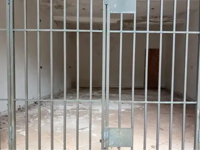 Terreno con salón comercial en venta en Mbokajaty 4