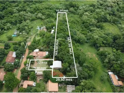 Terreno à venda com galpão habitável em Itauguá 2
