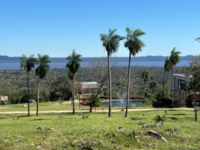 Terreno à venda com vista para o lago em condomínio 2