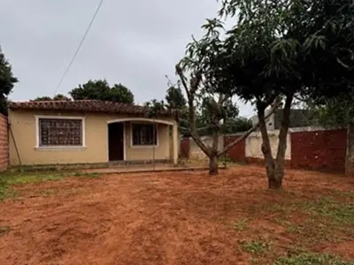 Terreno à venda com casa para reformar em Luque 3