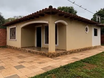 Terreno à venda com casa para reformar em Luque 4