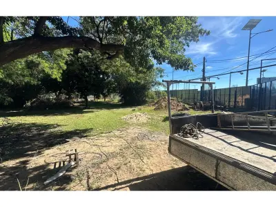 Terreno à venda de 1.324 m² em esquina em Luque 4