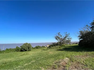 Terreno à venda de 29.596 m² de frente para a orla em Encarnación 2