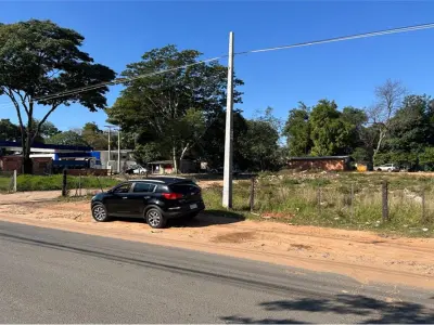 Terreno à venda de 3.120 m² em esquina na Av. Perón 4