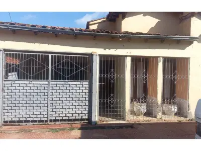 Terreno à venda de 530 m² em Loma Pytá, Assunção 2