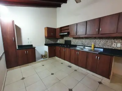 Terreno à venda de 800 m² com edificação em San Antonio 3