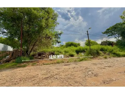 Terreno à venda de 814 m² em Fernando de la Mora 3