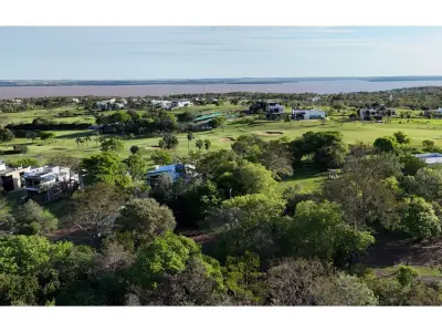 Terreno en venta en barrio cerrado Agua Vista, Itapúa 2