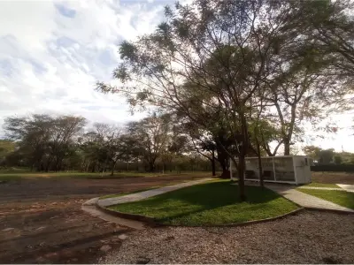 Terreno à venda em condomínio fechado em Villa Elisa 4