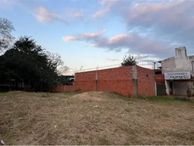 Terreno à venda no Bº San Isidro, Encarnação 4
