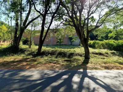 Terreno en venta en esquina de 400 m² sobre asfalto en Areguá 2
