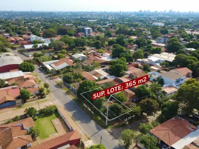 Land for sale on corner lot in Fernando de la Mora, South Zone 3