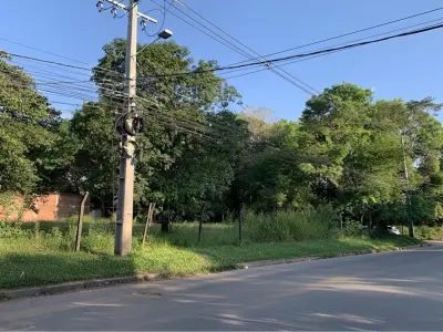 Terreno en venta en esquina sobre Av. Pratt Gill, Ñemby 3