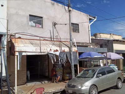Terreno à venda em esquina, região do Mercado 4, Assunção 2