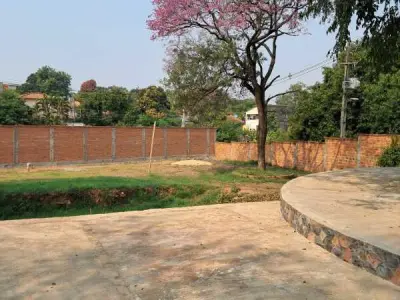 Terreno à venda em Fernando de la Mora – Bairro Tres Bocas 3