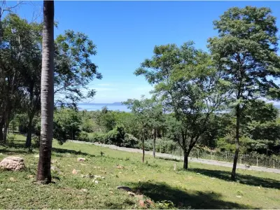 Terreno à venda em La Sierra, San Bernardino, com vista para o lago 2