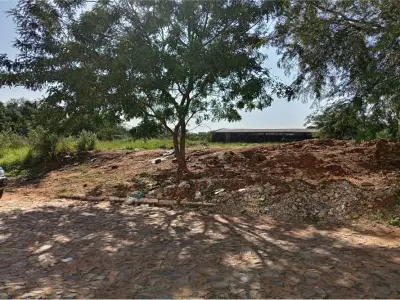 Terreno à venda em Lambaré, San Isidro 4