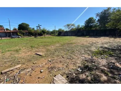 Terreno à venda em Lambaré, região do Yacht 4