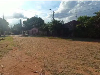 Terreno à venda em Laurelty, Luque, com casa 3