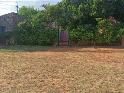Terreno à venda em Laurelty, Luque, com casa 4