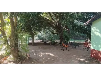Terreno à venda em Limpio com casa para reformar 3
