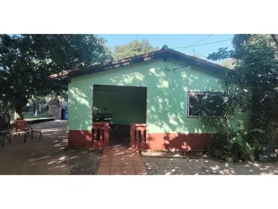 Terreno à venda em Limpio com casa para reformar 4